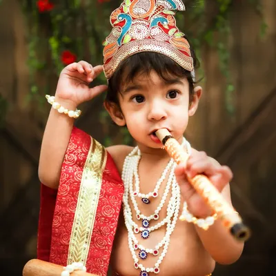 My little Ladoogopal in his element. These Janmashtami mini-sessions are the perfect way to capture your child's divine innocence and create memories that connect with our traditions.