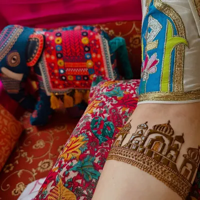 A custom armband featuring a beautiful architectural design, inspired by royal palaces. This is a unique way to adorn your arms for a special event.