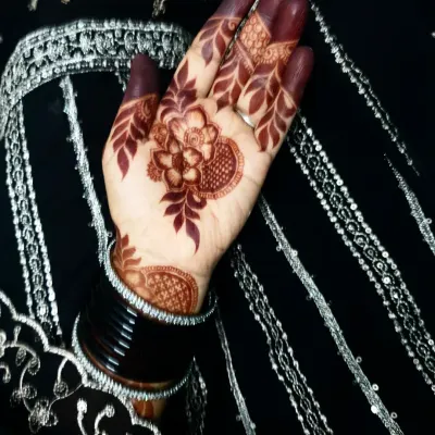 The beautiful result of my organic henna. This is the rich, reddish-brown stain of an Eid henna design.