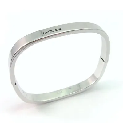 The "Love You Mom" engraved silver kada is a thoughtful and modern gift. Its sleek design and personal message make it a cherished keepsake that can be worn every day.