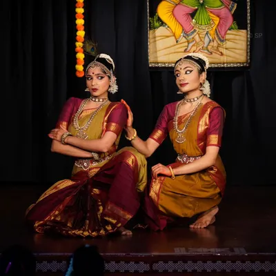 A series of expressive moments from 'Rusali Radha Rusala Madhav', a piece that narrates a loving tiff between Radha and Krishna. Through Abhinaya, we explore the range of emotions from annoyance to reconciliation.