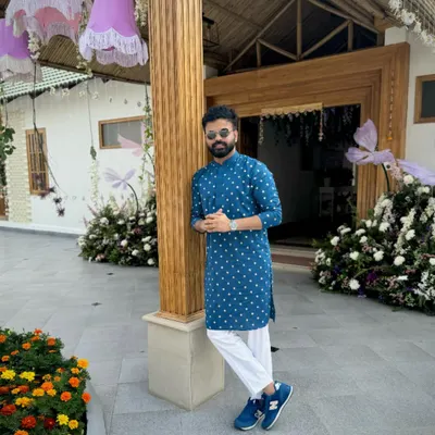 Sun is out and the beats are ready for a beautiful Mehendi gig. Dressed in a classic blue kurta, I am ready to set a vibrant and festive mood for the afternoon.