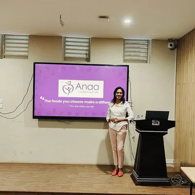 Standing on stage at Dayananda Sagar Business School, ready to begin a session on "Fueling Success". My goal is to equip future leaders and entrepreneurs with the nutritional knowledge they need to thrive.