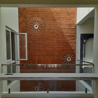 A beautiful display of craftsmanship in a central courtyard. We let the client and the bricklayer have a free hand, resulting in this stunning feature wall that becomes the visual anchor for the entire home, visible from almost every room.