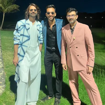 A great moment captured with the incredible Bollywood music duo, Sachin-Jigar. Hosting shows with such celebrated artists requires a high level of professionalism and energy, which I bring to every event.