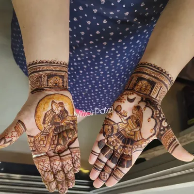 A complete Karwa Chauth story, with a romantic couple portrait on one hand and a depiction of the wife performing the ritual on the other.