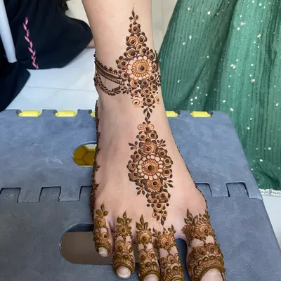 A delicate and beautiful foot design, featuring a central vine with mandalas and detailed toe patterns.