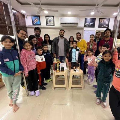 The whole Dhwani family celebrating our student Abhinav Roy's victory. He won 1st prize in the Radio Mirchi Spardha Idol 2024, a national competition with over 2000 participants.