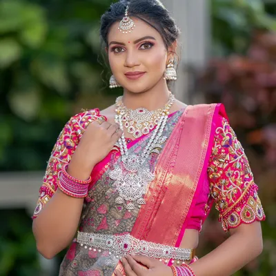 This bride is wearing a stunning silver-finish necklace with pearl detailing. It's a modern design that is perfect for a reception.