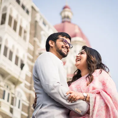 Laughter with the iconic Taj Mahal Palace hotel as the backdrop. We love capturing the joy of a Mumbai pre-wedding shoot.