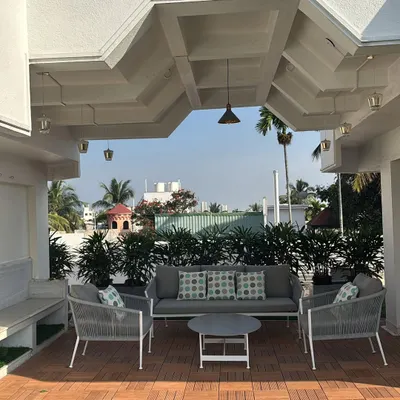 This terrace seating area is built on a foundation of WPC deck tiles. This material provides the look of wood with added durability and resistance to the elements, making it ideal for open-air spaces.