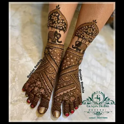A beautiful bridal feet design featuring baby elephants under a decorative umbrella. The intricate patterns cover the entire foot for a complete and traditional look.