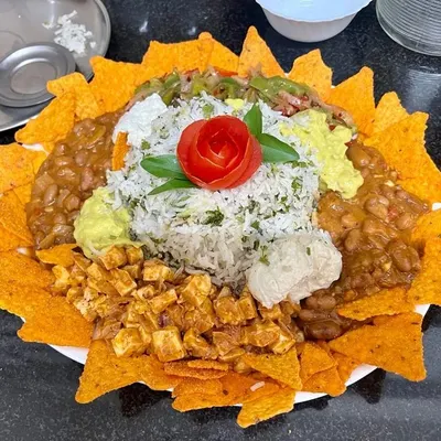 Who says athlete meal plans have to be boring? This is a healthy nacho bowl I designed for a client. It is packed with protein from paneer, fiber from beans, and healthy fats from guacamole, all balanced with carbs for energy. Eating for performance can be delicious!
