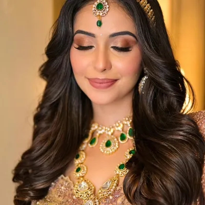 Inspired by the regal allure of Heeramandi, this look combines a modern soft glam eye with classic contouring. In my class, you will learn how to take inspiration and create your own unique, glamorous looks.