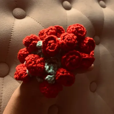 I'm kinda obsessed with how this mini rose bouquet turned out. It's a popular trend, and I can see why! I plan on making a bigger version soon with different flowers.