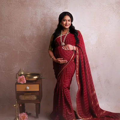 This gorgeous mother-to-be in a rich red pattu saree is the perfect example of grace and cultural elegance. I love capturing the richness of our heritage in these precious moments.