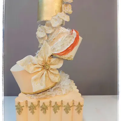 Defy gravity with a topsy-turvy wedding cake. In our advanced class, you will learn the structural engineering and artistic skills required to build these incredible, show-stopping cakes.