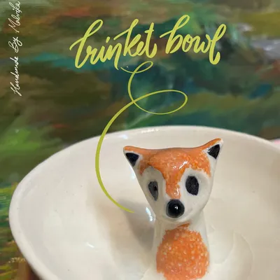 This foxy trinket bowl is ready to guard your favorite rings. The fox is sculpted by hand and painted with detailed glazes, making each one a unique character.