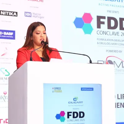 At the podium for the Formulation Drug Delivery (FDD) Conclave. Hosting pharma events requires a sharp focus and the ability to handle complex, scientific subject matter with confidence.