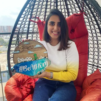 Here I am with the finished resin beach nameplate for a lovely homestay in Goa. The design combines a natural wood slice with a glossy resin ocean wave, complete with tiny houses and real shells. It’s the perfect welcome for a coastal home.