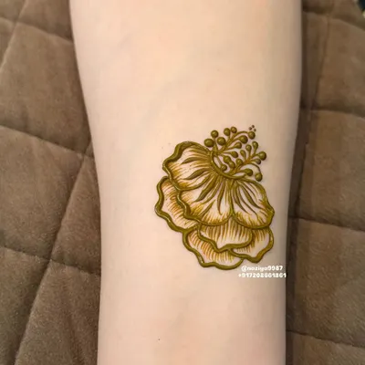 A simple, beautiful 3D hibiscus flower. This single motif is a perfect example of minimalist henna, ideal for someone who wants a small but artistic design.