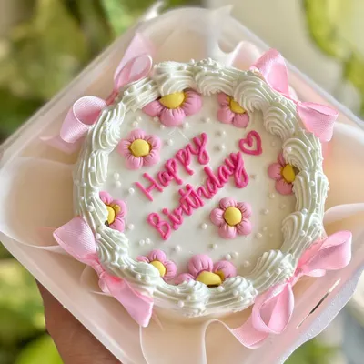 Mini dreams in pastel hues. This balletcore bento cake features soft off-white, pink, and yellow florals with delicate ribbons, perfect for an aesthetic birthday gift.