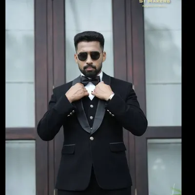 A full-length view of my classic black tuxedo. I focus on sharp tailoring and details like the satin shawl collar and single-button closure to create a modern yet timeless formal look.