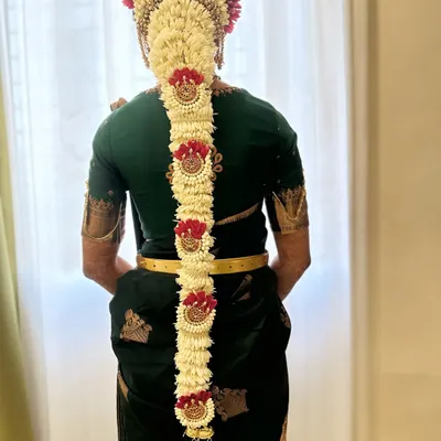 This is a traditional Udupi jasmine 'jade' hairstyle. My bride's mother-in-law dreamed of this look, and I was so happy to bring it to life. It was the talk of the wedding.