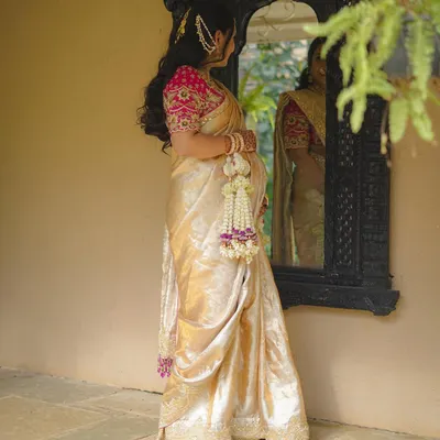 A beautiful mother-to-be at her Dohale Jevan ceremony. We designed these traditional fresh flower kalire and hair accessories to complement her stunning golden saree.