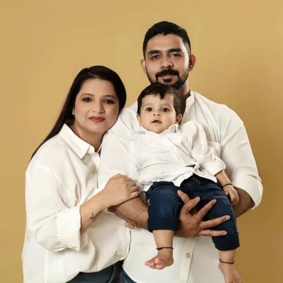 A classic family portrait. We guide you into natural poses that show the love and connection between you and your baby. This is a memory to frame and cherish.
