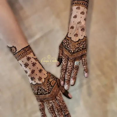 A beautiful example of a siders design for the back of the hands. This style features delicate lotus motifs scattered across the hand, framed by an intricate V-shaped pattern at the wrist.