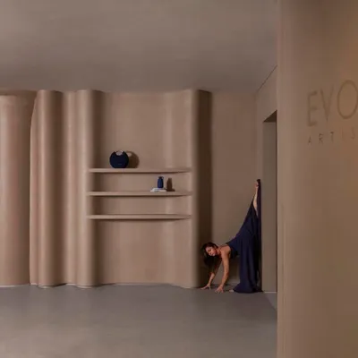This experiential showroom in Mumbai by ACKM Studio uses curved, flowing walls and minimalist shelving to create a space that feels like a contemporary art gallery.