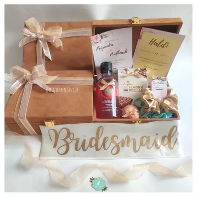 A beautiful bridesmaid proposal hamper. The suede box includes a "Bridesmaid" sash, a wedding invitation, and pampering products to make her feel special.