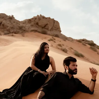 A majestic portrait in the Dubai desert. We posed the couple on the dunes to create a powerful image that feels both editorial and romantic, with the vast landscape stretching out behind them.