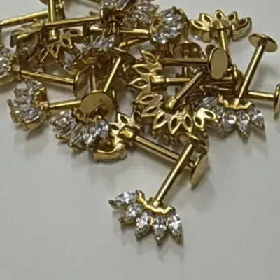 A close-up of our gold-plated Bugadi studs, featuring a delicate leaf-like design with marquise-cut crystals. This style is perfect for adding a touch of traditional elegance to your ear curation.