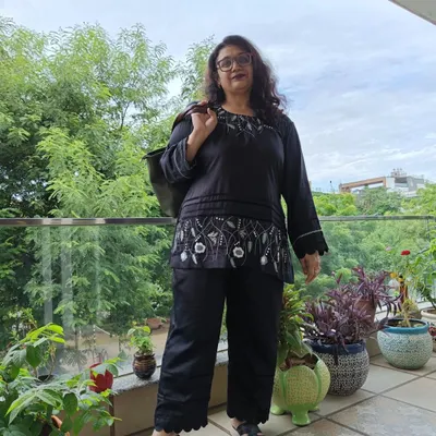 This hand-embroidered co-ord set in black modal satin is the perfect blend of sophistication and comfort. The top features delicate floral embroidery, and the pants have a stylish scalloped hem.