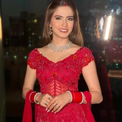 Bold, beautiful, and breathtaking in red. This new bride's reception look is a modern take on tradition, featuring a flawless base and a radiant smile.