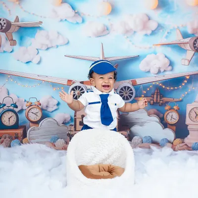 Our little pilot is flying high on happiness! This aviation theme, complete with clouds and vintage planes, is perfect for adventurous babies.