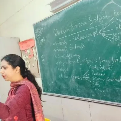 Back to basics with a chalkboard. Here, I'm outlining the '6-colour concept' or rainbow diet, and explaining the five essential food groups to students in a classroom setting.