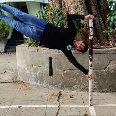 The human flag is a testament to what you can achieve with dedicated bodyweight training. It requires immense core strength, shoulder stability, and lat engagement. I guide my clients through the progressions needed to master advanced calisthenics skills like this.