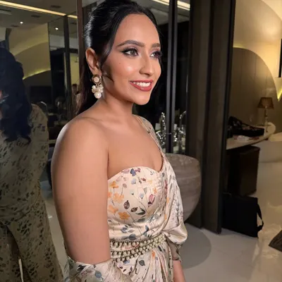 Brunch ready, but make it glam. This look is perfect for a bridal shower or a fancy brunch, with just enough glam to feel special.