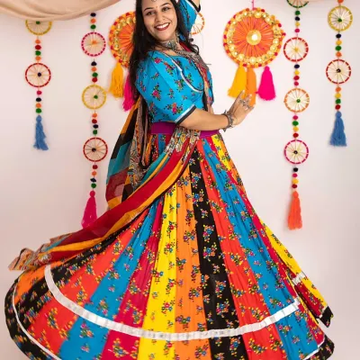 The energy of Navratri is just magical! For this festive session, we captured the beautiful twirl of a colorful ghagra choli against a themed backdrop. It’s a perfect example of how I create lively, celebratory portraits for special occasions.