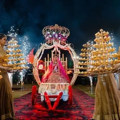 We create fairy tale entrances, like this stunning custom-designed palki for the bride. This regal chariot, adorned with flowers and carried by attendants with diyas and cold pyro sparklers, ensures a truly royal and memorable bridal entry.