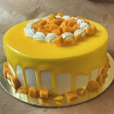 Our seasonal favorite is back! This stunning mango cake features a mango glaze drip and is topped with fresh, juicy mango pieces.