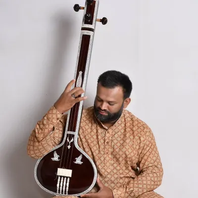 This is a flat wooden tanpuri I made, perfect for vocalists and for studio recordings. I am holding it here to show its size and simple, elegant design.