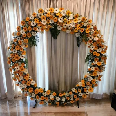 Circular backdrops are a modern and popular choice for photo booths. We created this beautiful full-circle frame using orange and white gerbera daisies, providing a perfect spot for guests to take pictures.