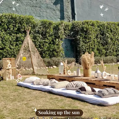 Soaking up the sun with boho flair and picnic air! This beautiful outdoor sit-down setup is perfect for a relaxed birthday, baby shower, or just a get-together with friends.