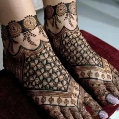 A modern and chic foot mehandi design featuring a geometric jaali (net) pattern that covers the entire foot.