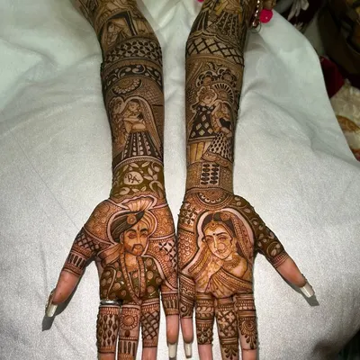 A masterpiece of personalization, this design features lifelike portraits of the bride and groom, capturing their likeness in henna. This is my specialty and the ultimate way to make your bridal mehandi unique.
