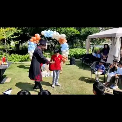 Performing my show in a beautiful garden setting. An outdoor magic show is a fantastic option for daytime parties, and my performance is adapted for the open space.